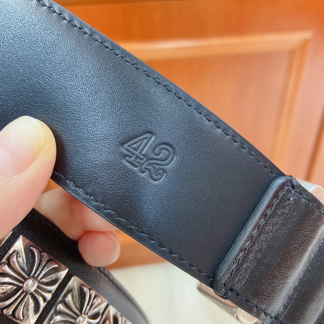💰800💰Full package💰 💍Purchase level 𝐂𝐡𝐫𝐨𝐦𝐞𝐇𝐞𝐚𝐫𝐭𝐬 Kroxin Rotating roller Roman column pin buckle belt (fixed version), pure copper silver-plated hardware and imported leather decorated with square cross flower belt, very cool. Width 3.8cm